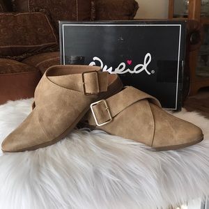 NWOT Taupe Booties size 7.5